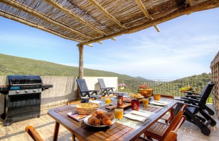 Gite à Cagnano, Grand-Bastia, Haute-Corse, labellisé Gites de France: la terrasse Gite n °64111 Cagnano - Corse - Gite à Cagnano, Grand-Bastia, Haute-Corse, labellisé Gites de France: la terrasse