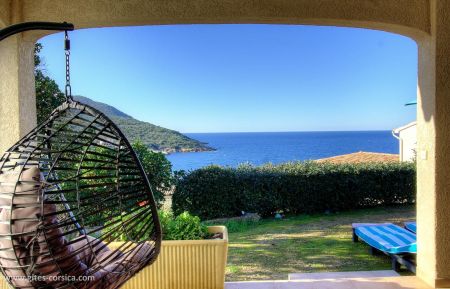 Gite n &deg;61902 Gal&eacute;ria - Corse - G&icirc;te &agrave; Galeria, Balagne, Haute-Corse, labellis&eacute; G&icirc;tes de France : la terrasse avec vue mer