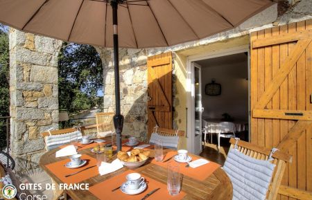 Gîte à Santa Reparata Di Balagna, La Balagne, Haute-Corse, labellisé Gîtes de France: la terrasse Gite n °64592 Santa-Reparata-di-Balagna - Corse - Gîte à Santa Reparata Di Balagna, La Balagne, Haute-Corse, labellisé Gîtes de France: la terrasse