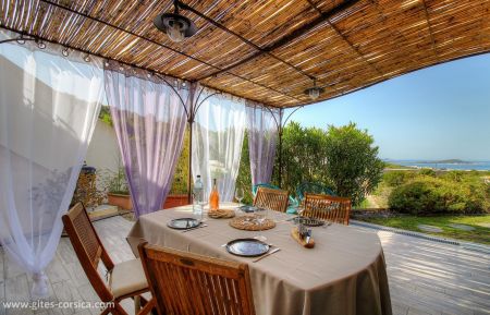 Gite n &deg;27151 Porticcio - Corse - G&icirc;te &agrave; Porticcio, le grand Ajaccio, en Corse du Sud, labellis&eacute; G&icirc;te de France : la terrasse et la vue 