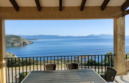 Gîte à Cargèse, la côte Ouest, Corse-du-Sud : la terrasse Gite n °13423 Cargèse - Corse - Gîte à Cargèse, la côte Ouest, Corse-du-Sud : la terrasse