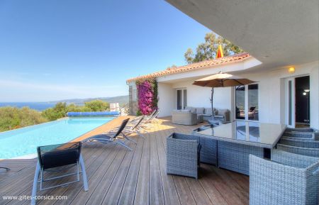 Gite n &deg;22341 Propriano - Corse - G&icirc;te &agrave; Propriano, le Grand Valinco, Corse-du-Sud, labellis&eacute; G&icirc;tes de France : la terrasse avec piscine