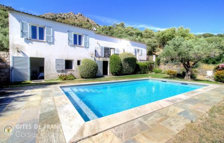 Gite n &deg;60502 Montegrosso - Corse - G&icirc;te &agrave; Montegrosso, Balagne, Haute-Corse, labellis&eacute; G&icirc;tes de France : la piscine et la maison