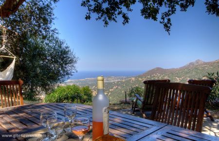 Gite n &deg;54801 Cateri - Corse - G&icirc;te &agrave; Cateri, en Balagne, Haute-Corse, labellis&eacute; G&icirc;tes de France : la terrasse vue mer