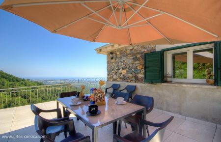 Gite n &deg;58792 Penta-di-Casinca - Corse - G&icirc;te &agrave; Penta di Casinca, Le Grand Bastia, Haute-Corse, labellis&eacute; G&icirc;tes de France : la terrasse