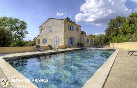 Gite n &deg;22461 Sart&egrave;ne - Corse - G&icirc;te &agrave; Sart&egrave;ne le grand valinco en Corse du Sud labellis&eacute; g&icirc;te de france: la piscine et la maison