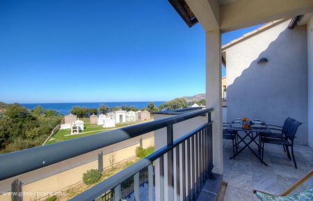 Gite n &deg;61193 Gal&eacute;ria - Corse - Appartement &agrave; Galeria, Balagne, Haute-Corse, labellis&eacute; G&icirc;tes de France : la terrasse vue mer