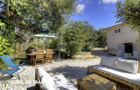 Gite n &deg;25071 Porto-Vecchio - Corse - Gite &agrave; Porto Vecchio, le Sud Corse,labelis&eacute; G&icirc;tes de France : la terrasse gravillonn&eacute;e