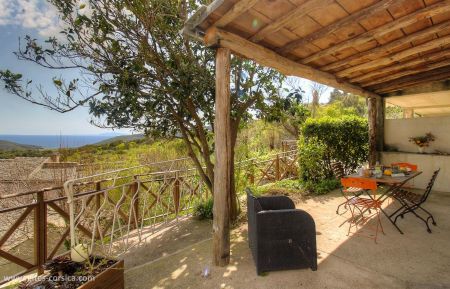 Gîte à Cagnano, le grand Bastia, Haute-Corse,labellisé Gîtes de France : la terrasse avec vue sur la mer Gite n °56322 Cagnano - Corse - Gîte à Cagnano, le grand Bastia, Haute-Corse,labellisé Gîtes de France : la terrasse avec vue sur la mer
