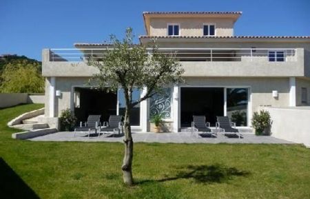 Gîte à Solenzara, Le Sud Corse, Corse du Sud, labellisé Gîtes de France : la maison Gite n °21331 Sari-Solenzara - Corse - Gîte à Solenzara, Le Sud Corse, Corse du Sud, labellisé Gîtes de France : la maison