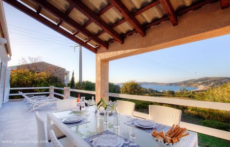Gite à Cargèse, La Côte Ouest, Corse du Sud, labellisé Gîtes de France : la terrasse avec la vue mer Gite n °23351 Cargèse - Corse - Gite à Cargèse, La Côte Ouest, Corse du Sud, labellisé Gîtes de France : la terrasse avec la vue mer