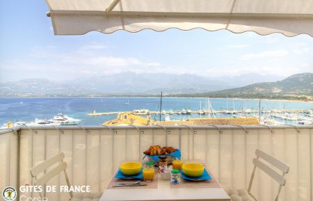 Gîte à Calvi, La Balagne, Haute-Corse, labellisé Gîtes de France : le balcon avec vue sur le Golfe de Calvi Gite n °64211 Calvi - Corse - Gîte à Calvi, La Balagne, Haute-Corse, labellisé Gîtes de France : le balcon avec vue sur le Golfe de Calvi