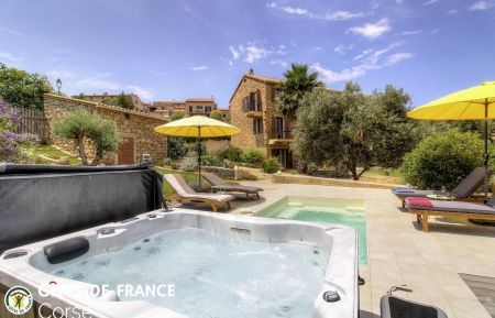 Chambre d'hôtes, à Piana, la côte Ouest, Corse du Sud, labellisé Gîtes de France : la piscine et le spa Kamer bij particulieren nr.26021 Piana - Corse - Chambre d'hôtes, à Piana, la côte Ouest, Corse du Sud, labellisé Gîtes de France : la piscine et le spa