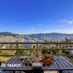 Gite &agrave; Ajaccio, Corse du sud, labellis&eacute; G&icirc;tes de France : le balcon avec la vue