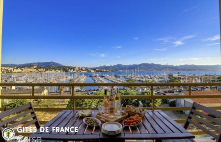 Stedentrip nr.28781 Ajaccio - Corse - Gite &agrave; Ajaccio, Corse du sud, labellis&eacute; G&icirc;tes de France : le balcon avec la vue