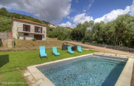 Gite n &deg;27801 Porto-Vecchio - Corse - g&icirc;te &agrave; Porto Vecchio, corse du sud, labellis&eacute; g&icirc;tes de france: la maison et la piscine