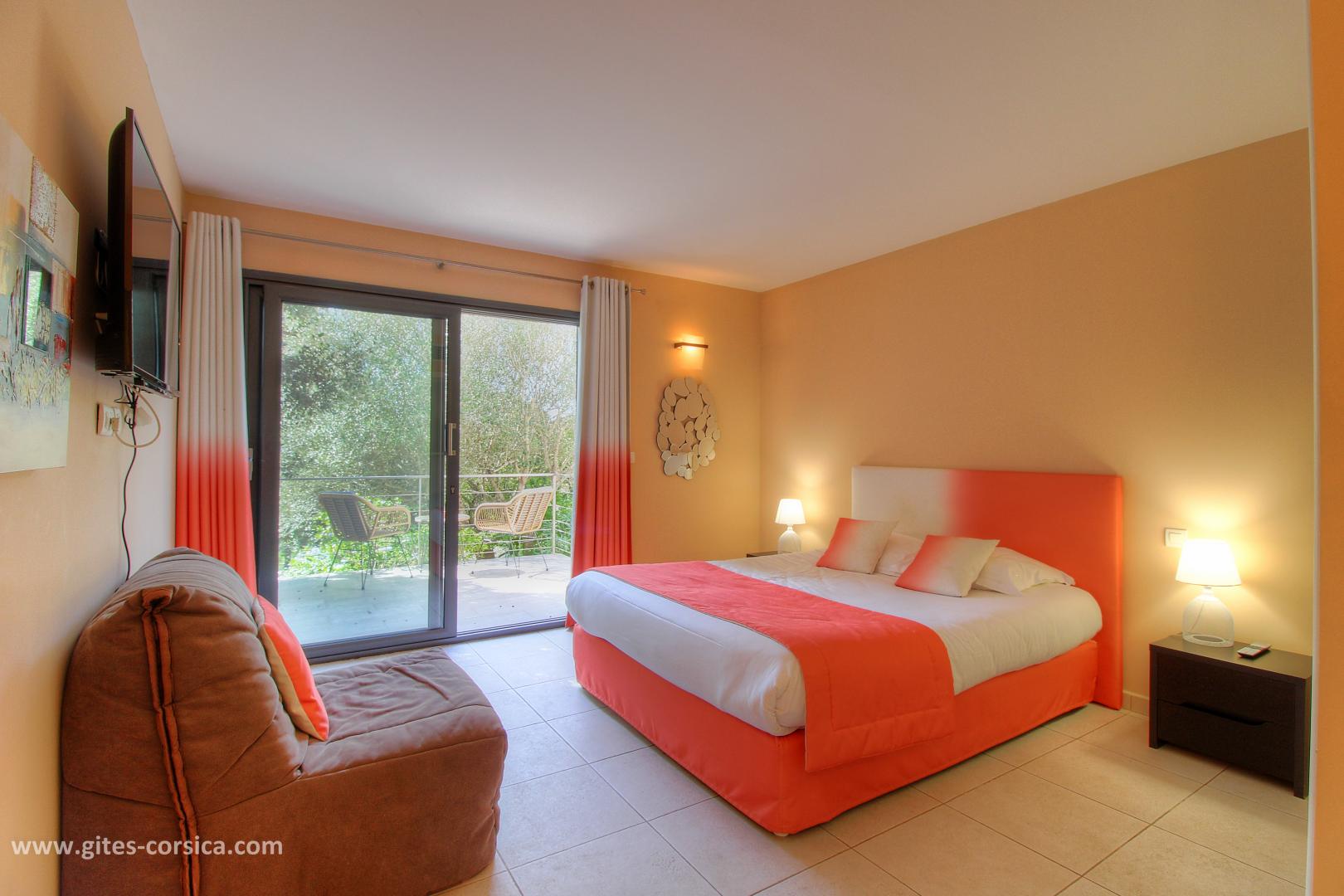 Chambres d'hôtes à Bonifacio, le sud Corse, labellisé Gîtes de France : la chambre Laetitia photo 7