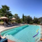 G&icirc;te &agrave; Cuttoli-Corticchiato, le Grand Ajaccio, Corse-du-Sud, labellis&eacute; G&icirc;tes de France : la piscine commune