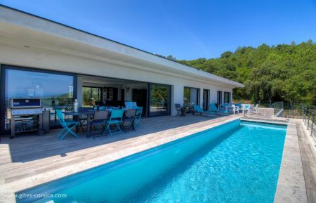 Gite à Sari Solenzara, le Sud Corse, labelisé Gîtes de France : la piscine Gite n °25481 Sari-Solenzara - Corse - Gite à Sari Solenzara, le Sud Corse, labelisé Gîtes de France : la piscine