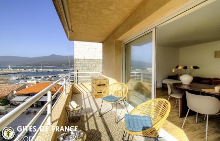 Gite n &deg;28681 Propriano - Corse - Gite &agrave; Propriano, Le grand Valinco, Corse du Sud, labellis&eacute; G&icirc;tes de France : la terrasse avec la vue sur le port