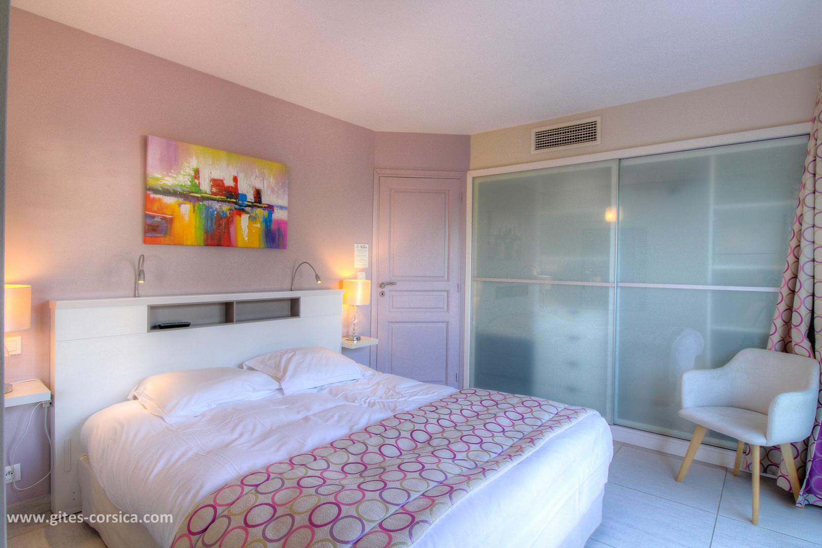 Chambres d'hôtes à Bonifacio, le sud Corse, labellisé Gîtes de France : la chambre Colomba photo 14