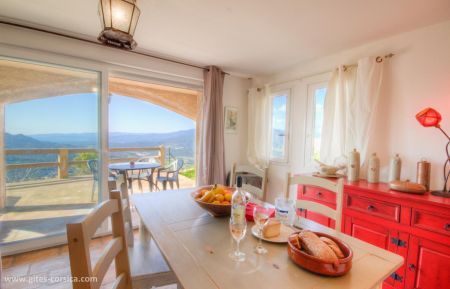 Gite n &deg;16406 Sart&egrave;ne - Corse - G&icirc;te &agrave; Sart&egrave;ne, le Grand Valinco, Corse du Sud, labellis&eacute; G&icirc;tes de France : Le s&eacute;jour et la terrasse de 25m2.
