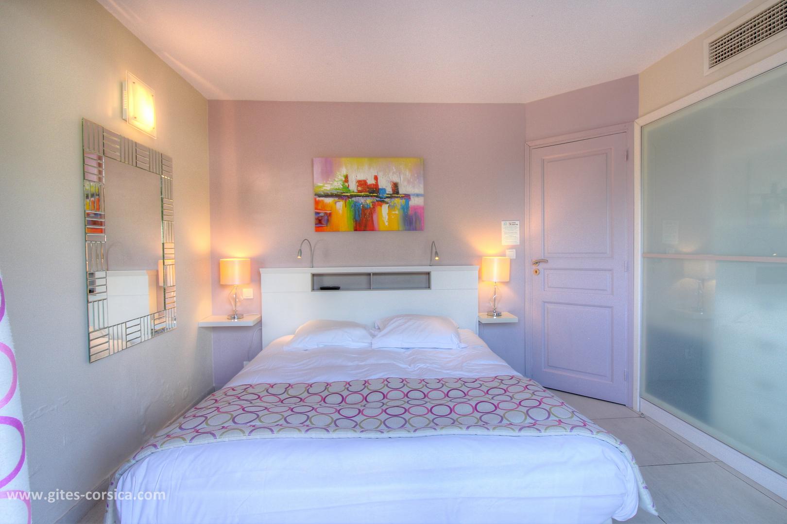 Chambres d'hôtes à Bonifacio, le sud Corse, labellisé Gîtes de France : la chambre Colomba photo 15
