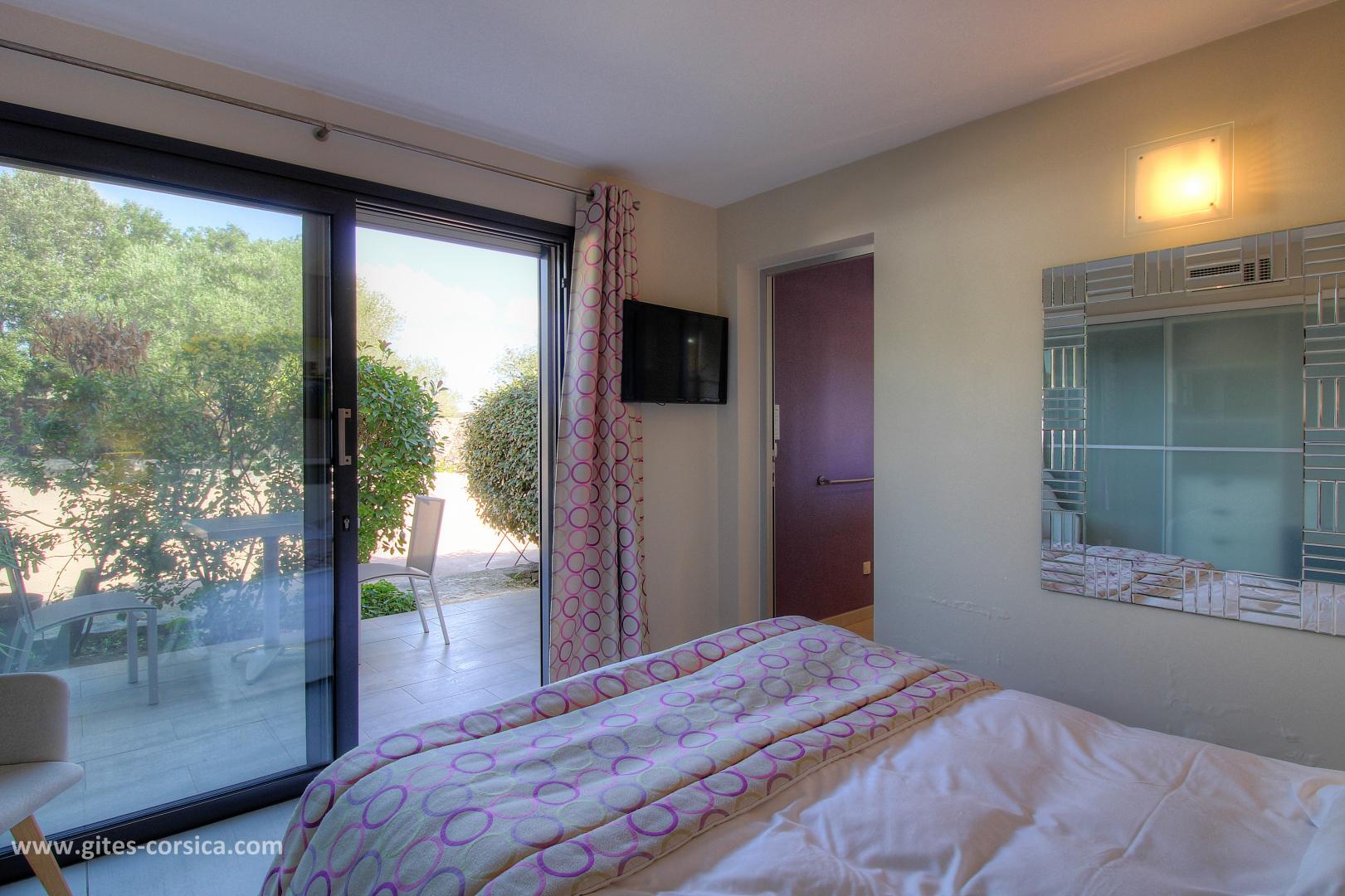 Chambres d'hôtes à Bonifacio, le sud Corse, labellisé Gîtes de France : la chambre Colomba photo 16