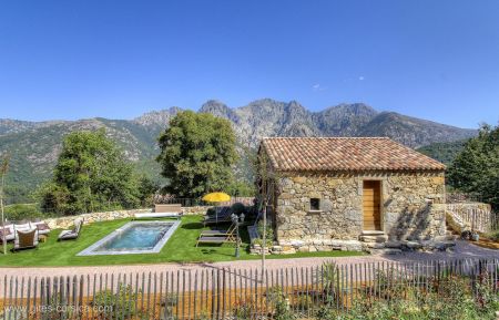Gite n &deg;19372 Bocognano - Corse - Gite &agrave; Bocognano, le Grand Ajaccio, Corse du Sud : la maison et la piscine