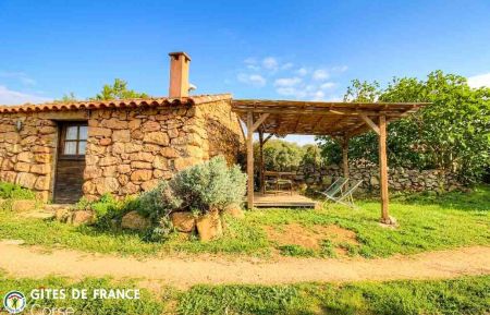 Gite n &deg;22561 Sart&egrave;ne - Corse - G&icirc;te &agrave; Sart&egrave;ne, le Grand Valinco en Corse du Sud, labellis&eacute; G&icirc;tes de France  le gite et la terrasse