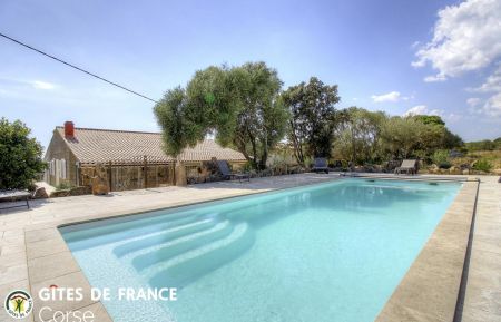 Gite n &deg;22466 Sart&egrave;ne - Corse - Gite &agrave; Sart&egrave;ne, Le Grand Valinco, Corse du Sud, labellis&eacute; G&icirc;tes de France : la maison et la terrasse