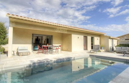 Gite n &deg;28041 Bonifacio - Corse - Gite &agrave; Bonifacio, Corse du Sud, Labellis&eacute; G&icirc;tes de France : la maison et la piscine