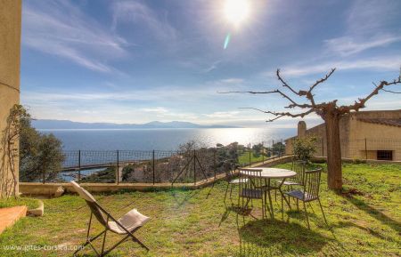 Gîte à Cargèse, l'ouest corse, Corse-du-Sud, labellisé Gîtes de France : le jardin avec vue mer Gite n °17644 Cargèse - Corse - Gîte à Cargèse, l'ouest corse, Corse-du-Sud, labellisé Gîtes de France : le jardin avec vue mer