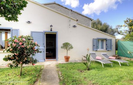 Gite n &deg;56871 Lucciana - Corse - G&icirc;te &agrave; Lucciana, Grand Bastia, Haute-Corse, labellis&eacute; G&icirc;tes de France : le jardin