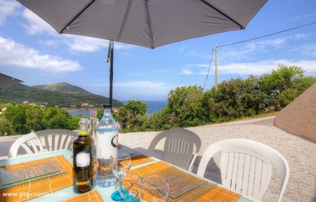 Gite n &deg;61342 Gal&eacute;ria - Corse - G&icirc;te &agrave; Galeria, Balagne, Haute-Corse, labellis&eacute; G&icirc;tes de France : la terrasse et sa vue sur la mer